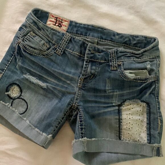 First Kiss Womens Jeans Size 3 Denim Shorts Zip Front Low Rise - Picture 1 of 14